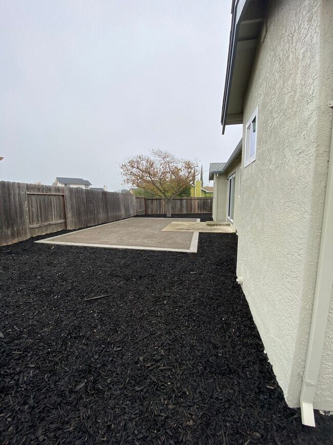 Building Photo - Fully Remodeled Single Story Spacious 3bed/2 bath home on corner lot in Suisun City!!!!