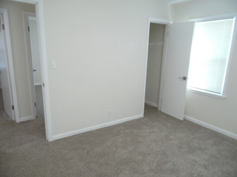 Building Photo - 1573 Biscayne Dr