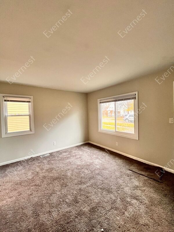 Building Photo - 11520 Maxwell Ave
