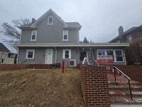 Building Photo - NEW LISTING: 1-Bed w/ Private Laundry & Parking