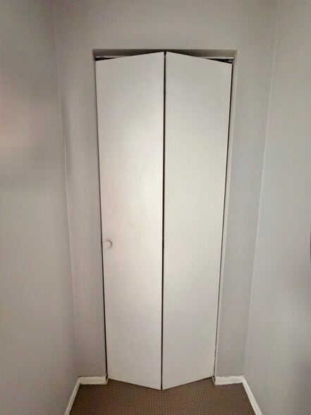 Building Photo - 426 W Barry Ave