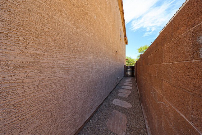 Building Photo - Welcome to this spacious 4 bedroom, 2.5 ba...