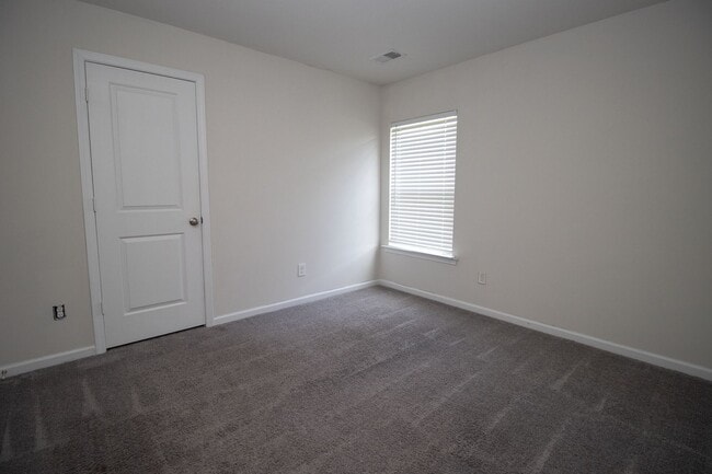 Building Photo - Gorgeous 3 Bedroom, 2 Bath - Available Mid...