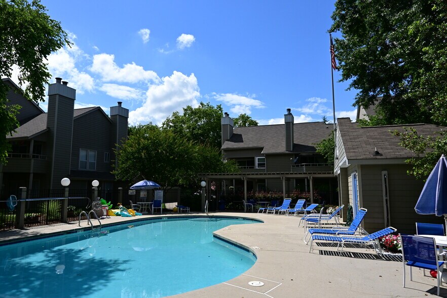 Building Photo - 2553 Stockbridge Dr