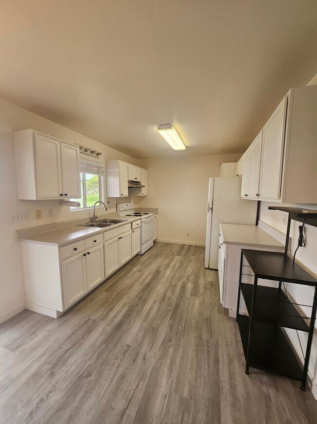 Building Photo - Beautiful and Large Country Home in Kamuela