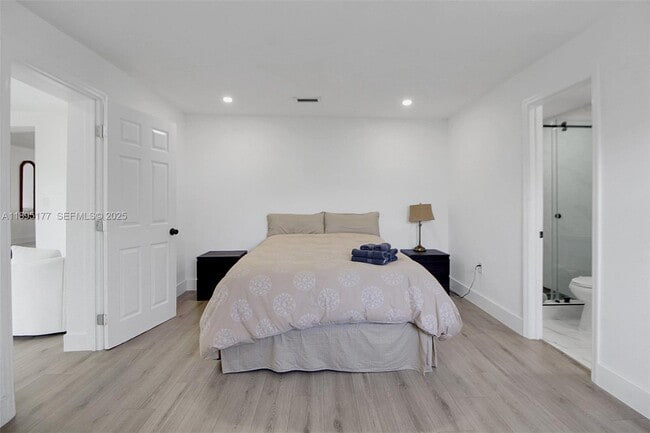 Building Photo - 18361 NE 20th Pl