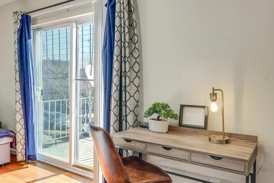 Building Photo - 450a Condon Terrace SE