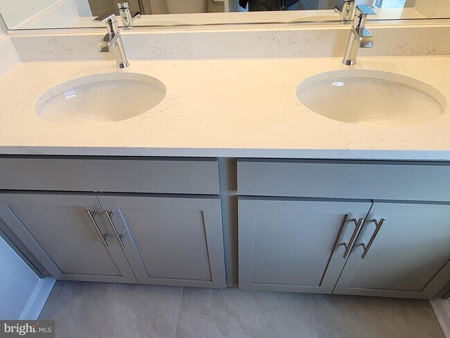 Building Photo - 754 Union St