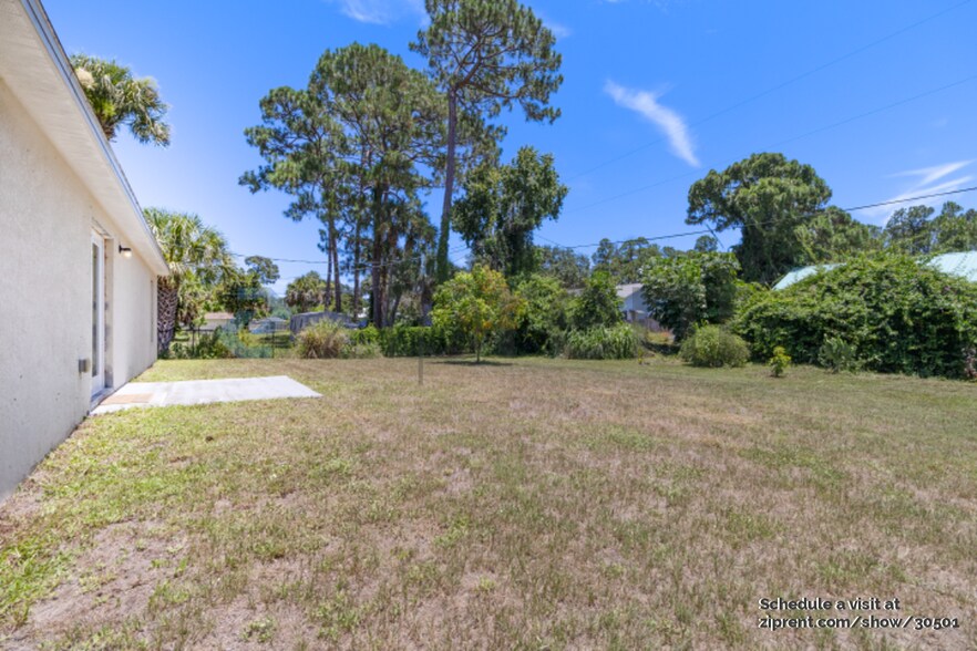 Building Photo - 1345 17th Ln SW