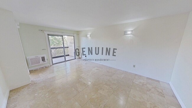 Building Photo - Second Floor Condo in Rossmoor Park Commun...