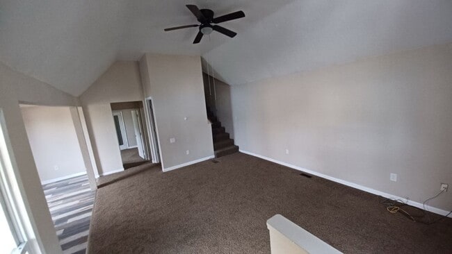 Building Photo - Spacious 4 Bedroom 2 bath house located ne...