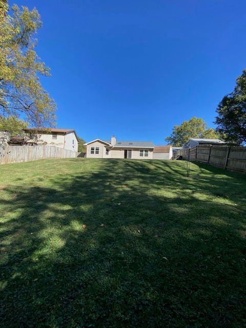 Building Photo - 713 Country Oaks Ln