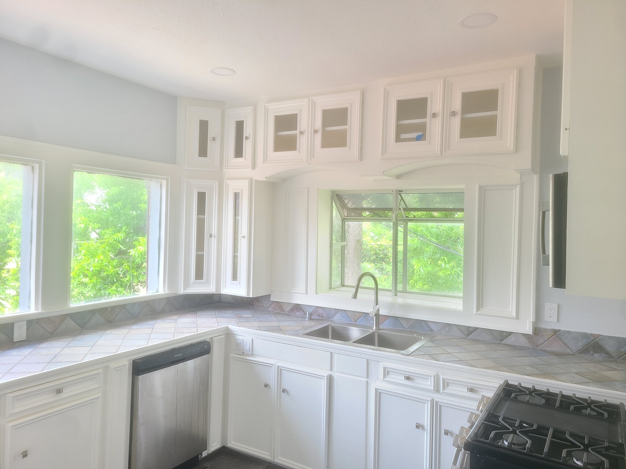 Kitchen - 4703 Chenevert St