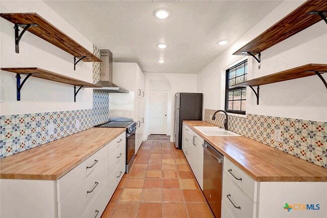 Building Photo - 510 Parkview Blvd