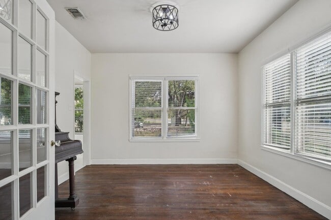 Building Photo - 308 Taylor Rd