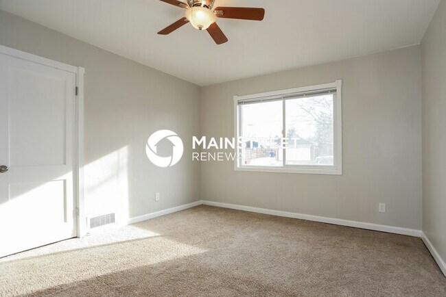 Building Photo - 3 Bedroom Pet-Friendly Home in AURORA, CO with Main Street Renewal