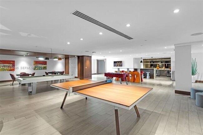 Building Photo - 300 Sunny Isles Blvd