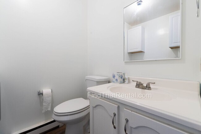 Building Photo - Freshly Painted, Pet-Friendly, Off-Street Parking, Walk to Carlisle HS!