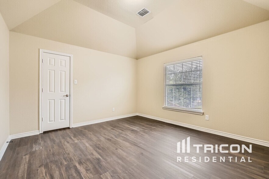 Building Photo - 5001 Pallas Ct
