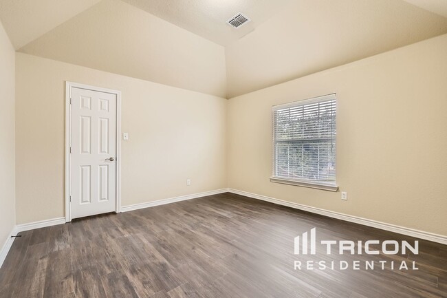 Building Photo - 5001 Pallas Ct