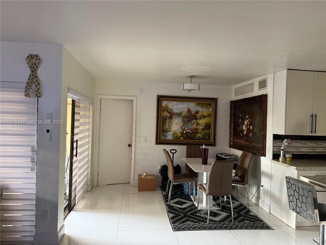 Building Photo - 20170 NE 3rd Ct