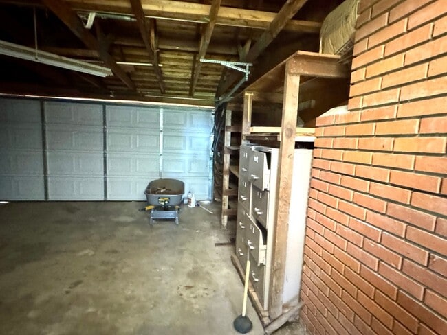 Building Photo - 4 Bedroom