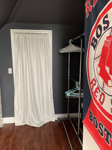 Building Photo - 77 Sheridan Ave