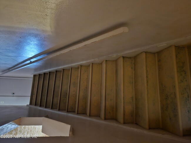 Building Photo - 1200 Bretta St