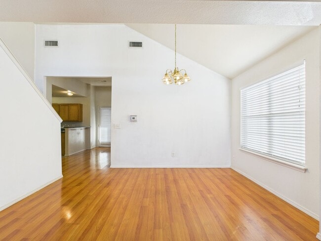 Building Photo - 1111 Pikes Peak Dr