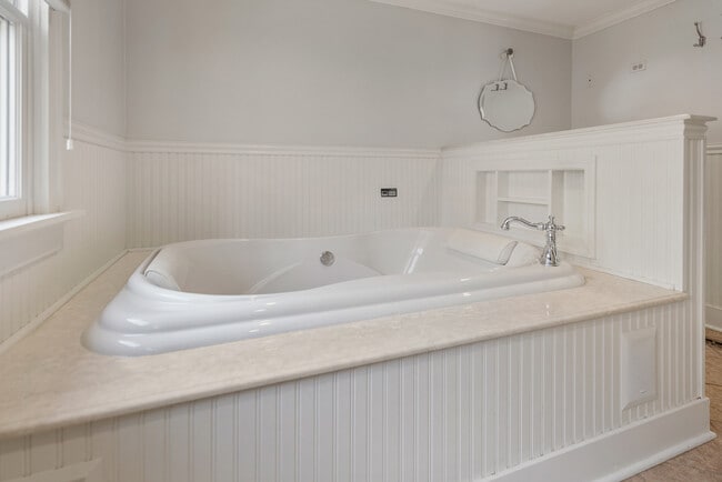 Building Photo - 518 South St