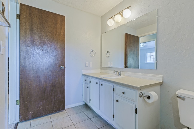 Building Photo - 1965 Butte St