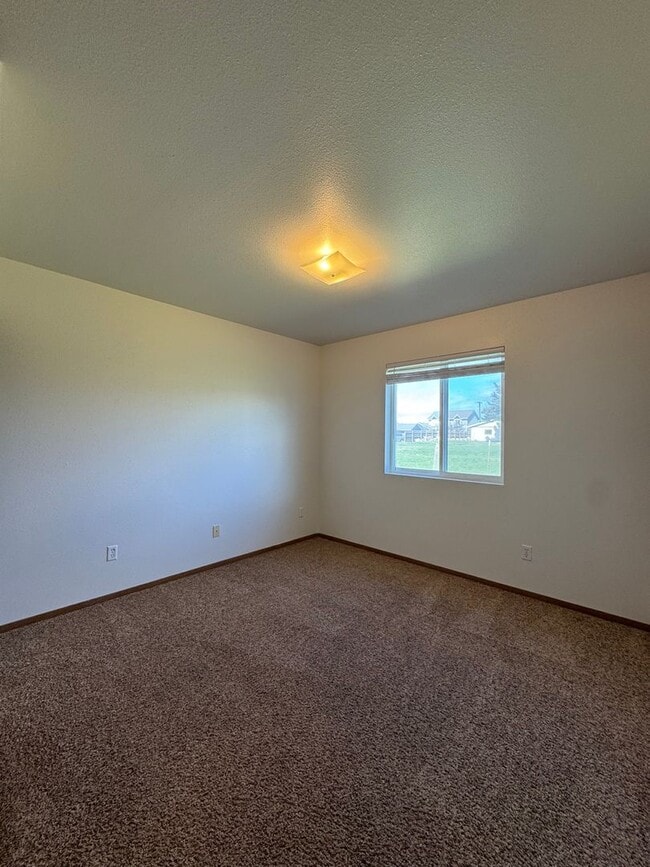 Building Photo - 907 E White Birch Ave