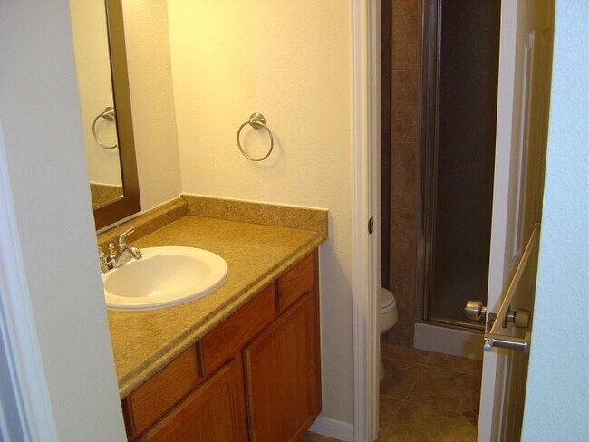 Building Photo - 1703 Horseshoe Cir