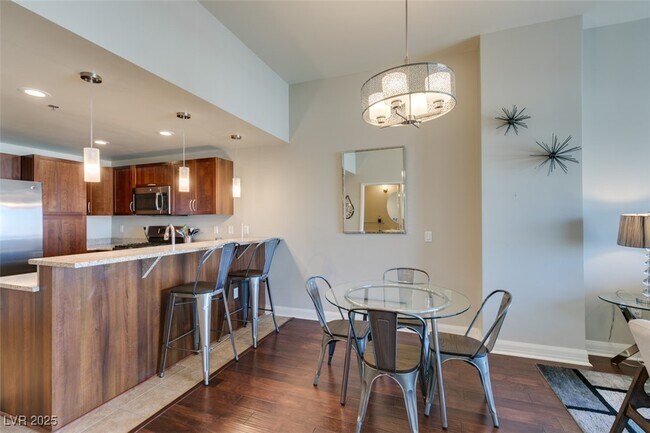 Building Photo - 150 S Las Vegas Blvd