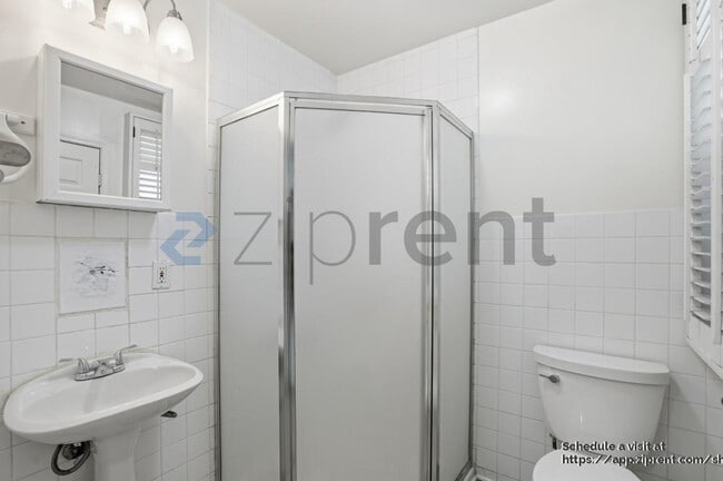 Building Photo - 1421 Stearns Dr