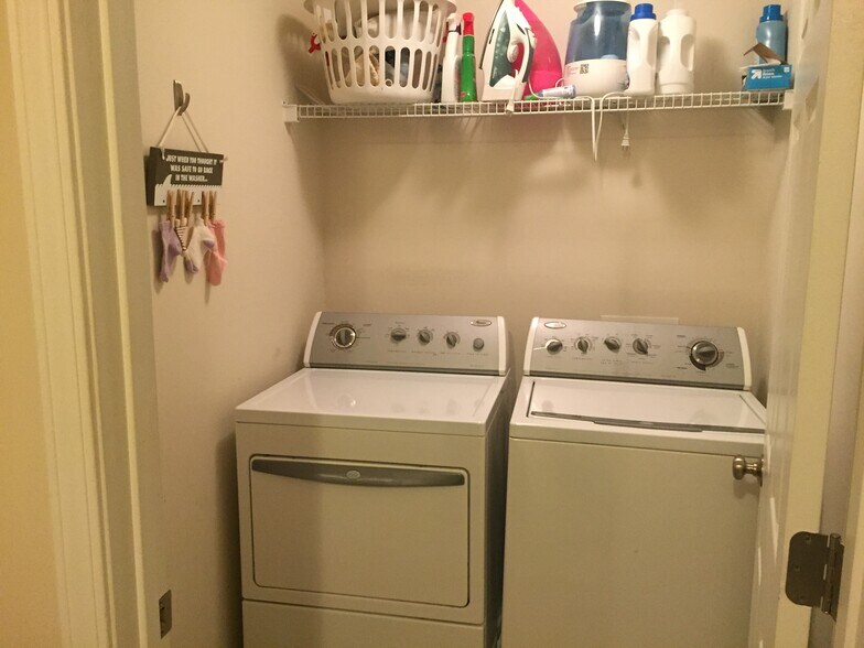 Laundry - 1444 Bellsmith Dr