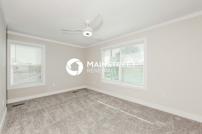 Building Photo - 3 Bedroom Pet-Friendly Home in Dallas, TX with Main Street Renewal