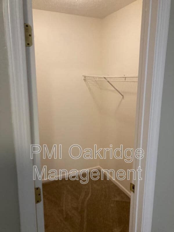 Building Photo - 462 Oxford Dr