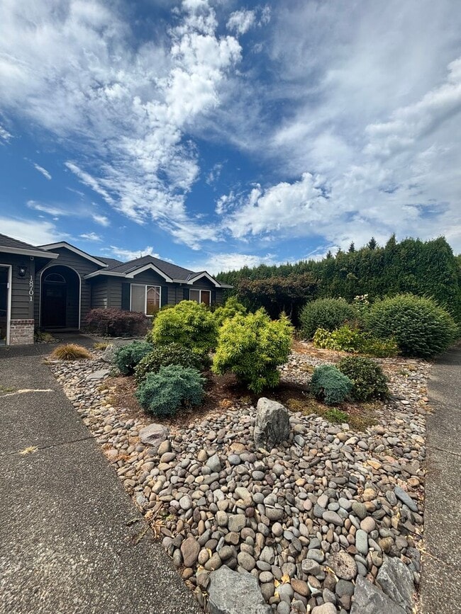 Building Photo - Spectacular Oregon City Single Level