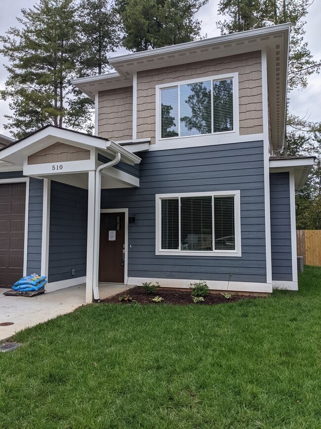 Building Photo - Black Mountain Townhouse Rental