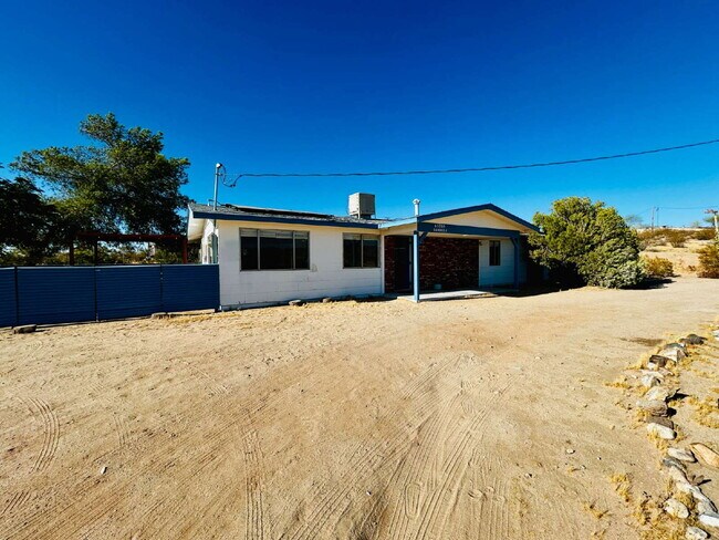 Building Photo - Gorgeous Home Surrounded by Panoramic Views