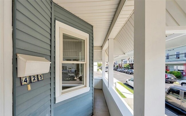 Building Photo - 425 Hancock Pl