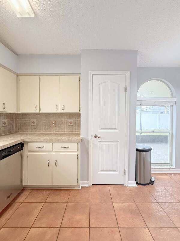 Building Photo - 1118 Hardwood Dr