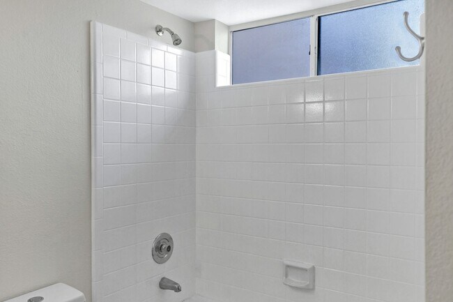 Building Photo - 2/2