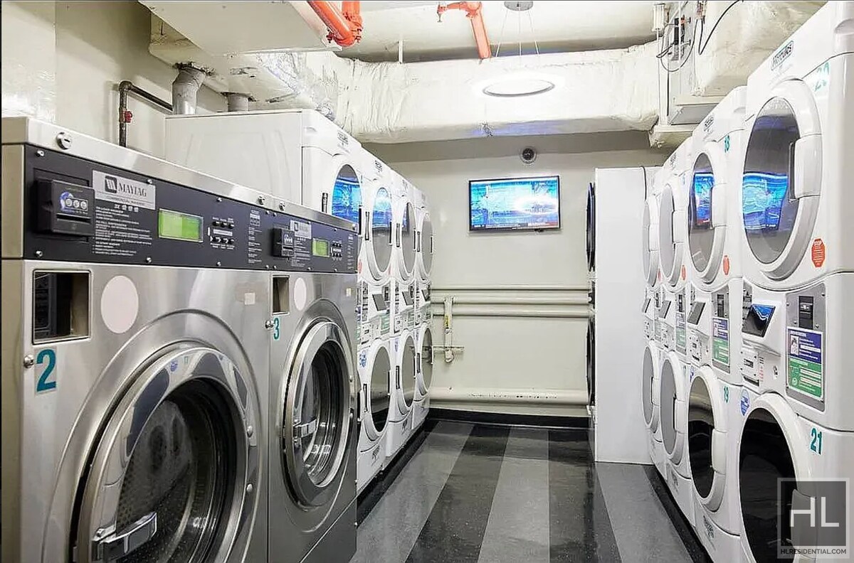 Building Photo - East 39th Street