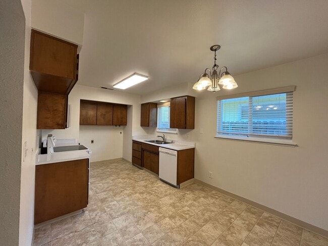 Building Photo - 6221 Casita Ave
