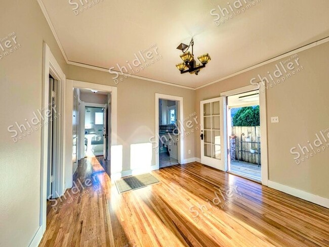 Building Photo - Upgraded Bungalow with Garage