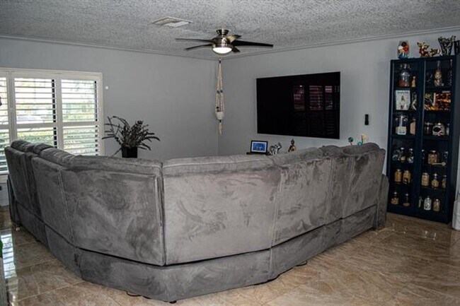 Building Photo - 5432 Sandhurst Cir S