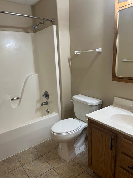 bathroom - 997 N Highway 105