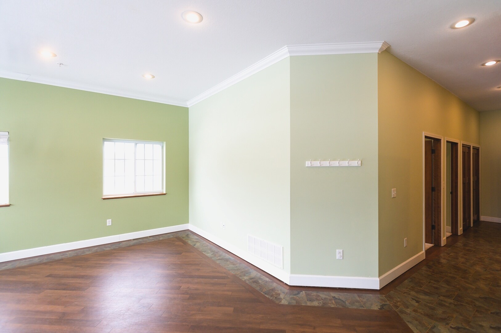 Building Photo - 208 E Montezuma Ave